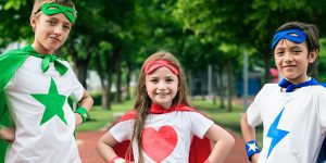 Enfants déguisés en super-héros